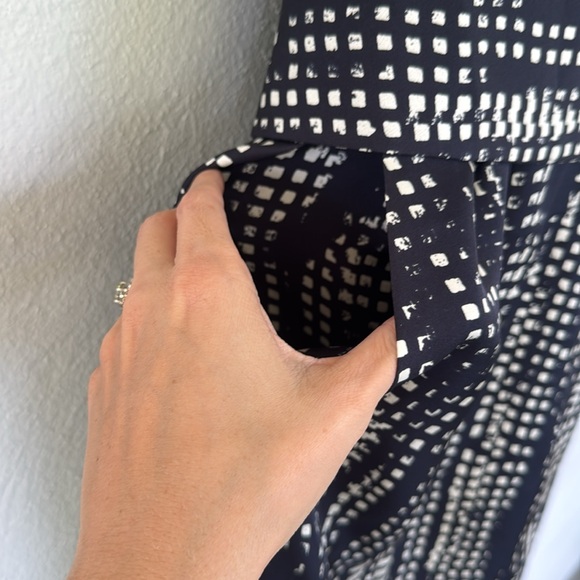 W by Worth silk navy white abstract surplice v-neck short sleeve dress size 6 - Picture 7 of 15